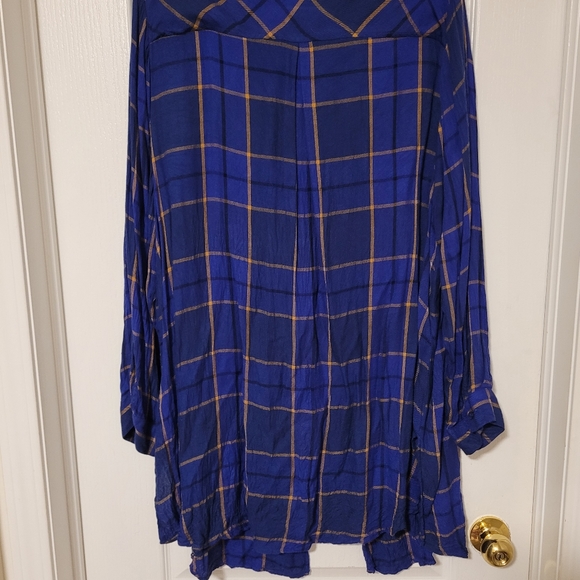 4X - Blue plaid button down shirt. - Picture 3 of 4